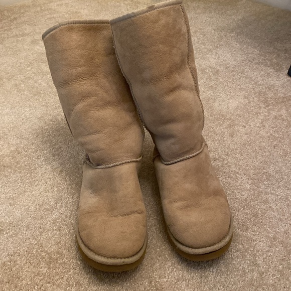 Ugg Boots - Picture 2 of 8